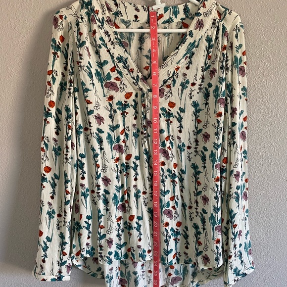 Loose fitted Hinge floral print blouse. Size small. - Picture 7 of 8